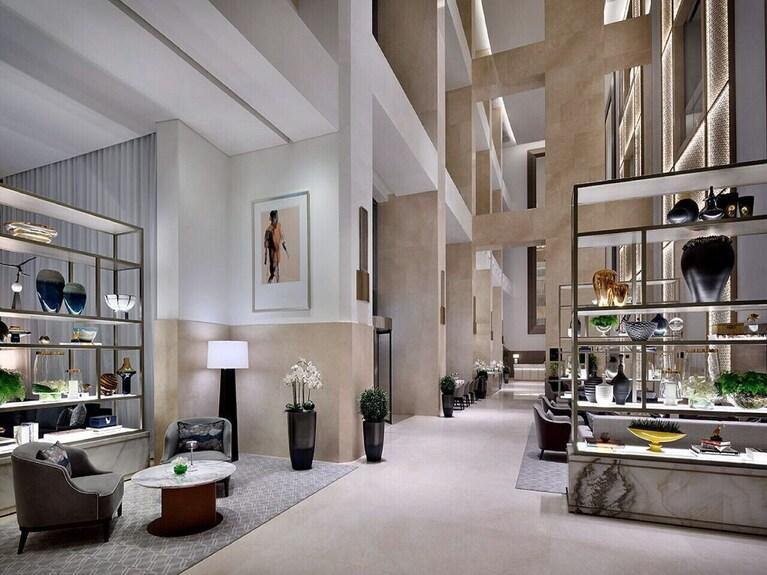 Panorama at The Views: Lobby