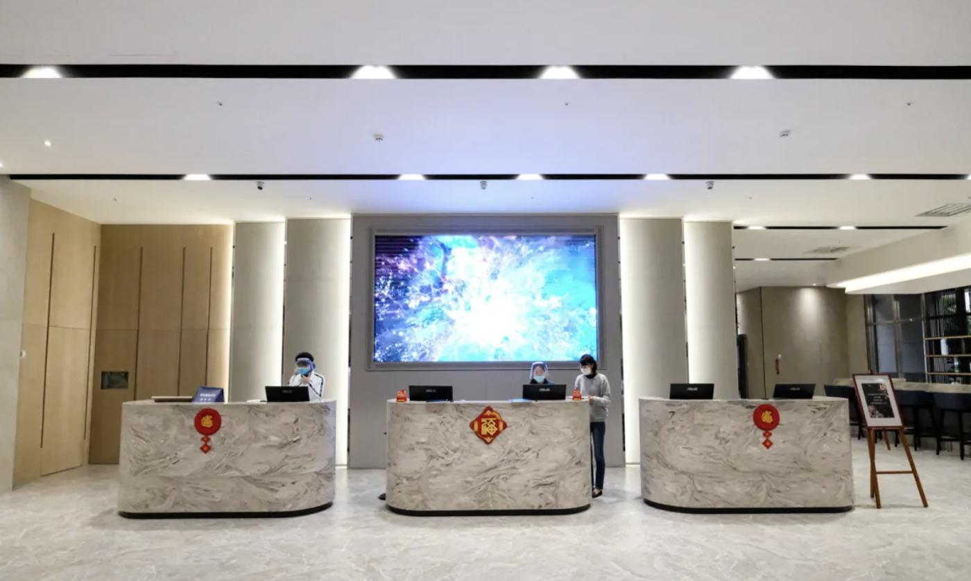 Phoenix Tower: Lobby