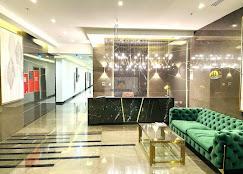 Plazzo Heights: Lobby