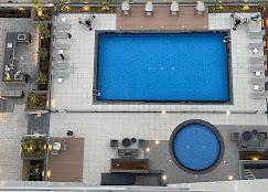 Prive Residence: Pool