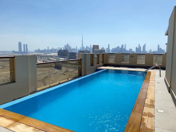 Rose Tower: Pool