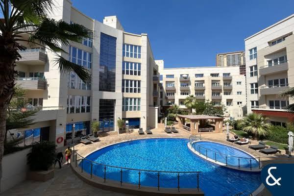 Sandoval Gardens: Pool