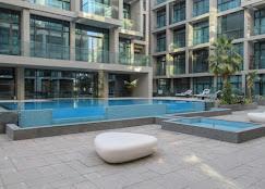 Signature Livings: Pool