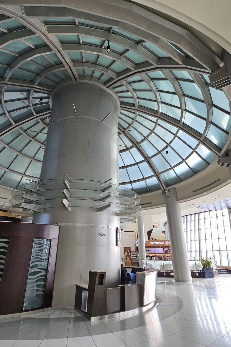 Silicon Information Technology Tower: Lobby