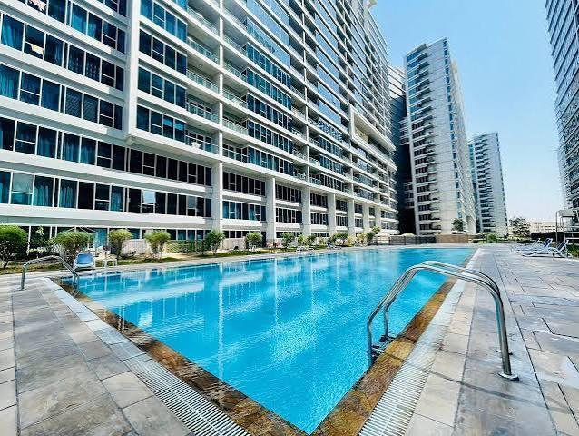 Sky Courts: Pool