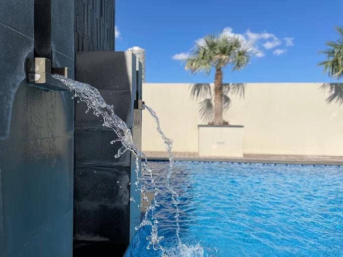 South Residences: Pool