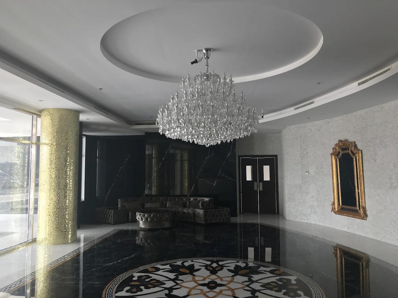 Syann Park 1: Lobby