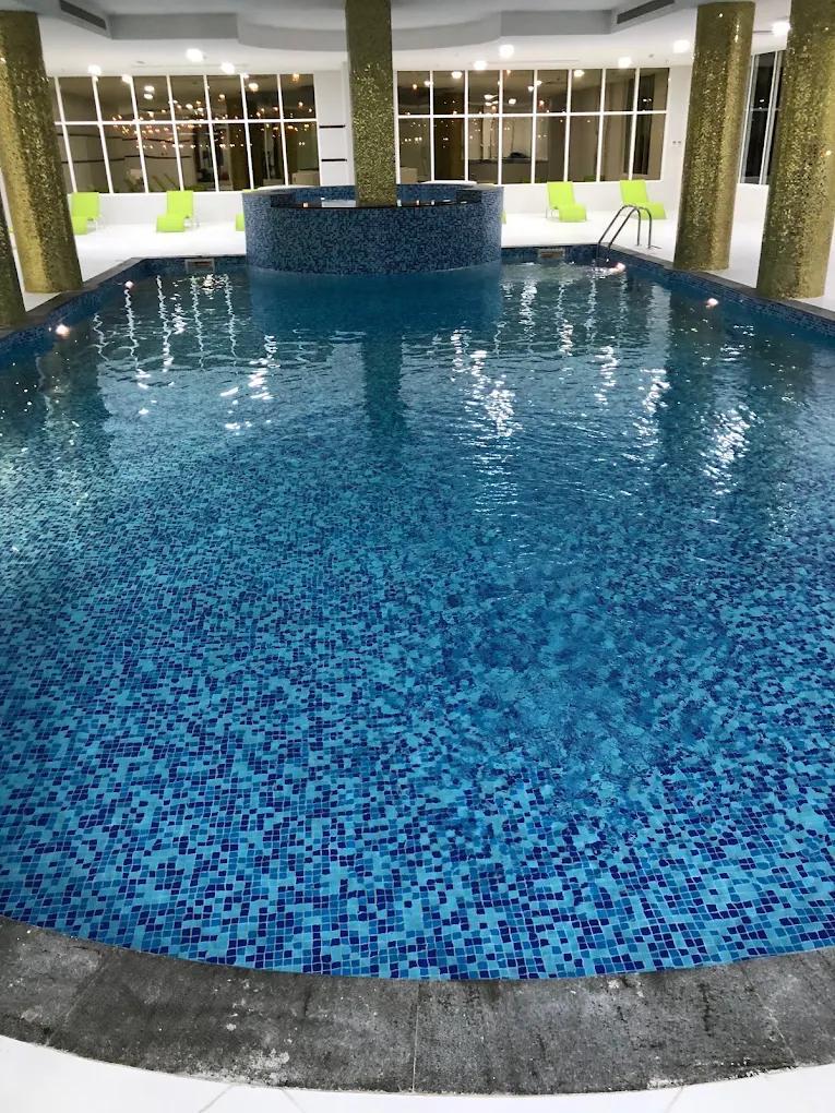 Syann Park 1: Pool