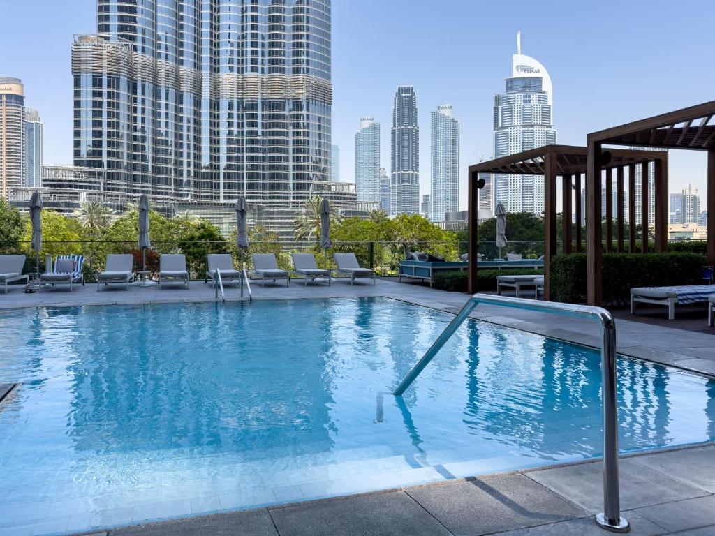 Address Residences Dubai Opera: Pool