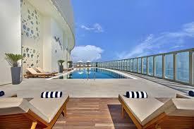 The Curve Building: Pool