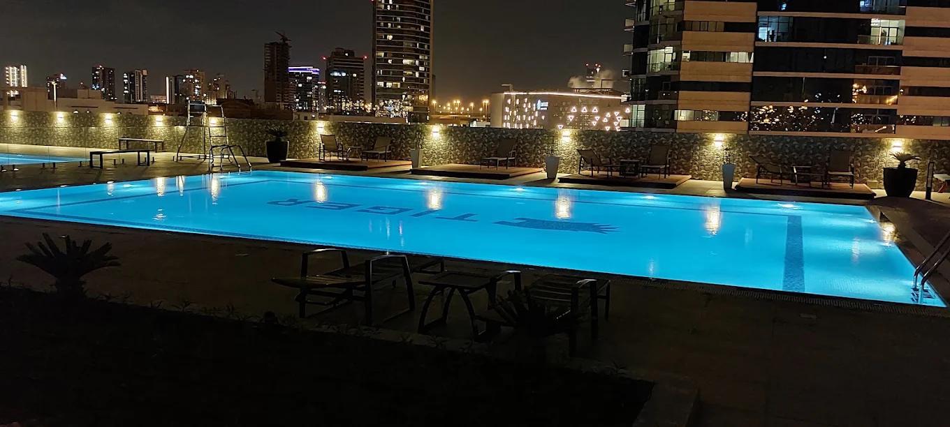 The Square: Pool
