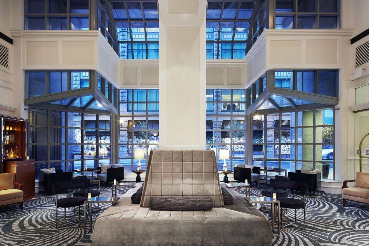 The Vogue: Lobby
