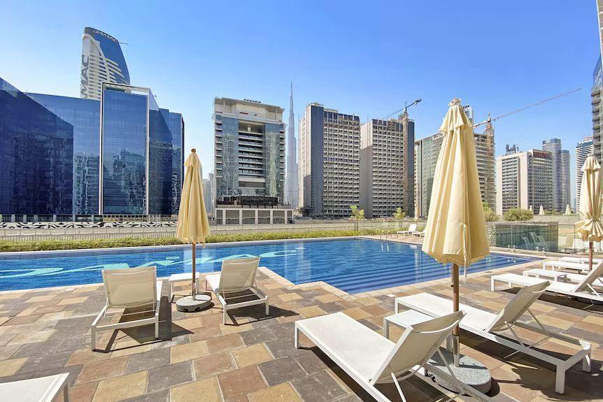 Vera Tower: Pool