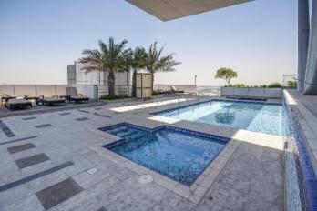 Windsor Manor: Pool