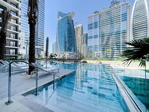 Zada Tower: Pool