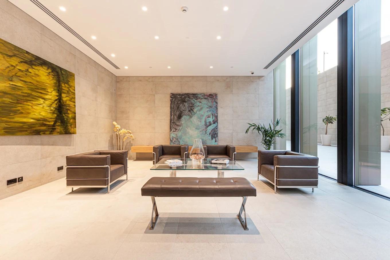 Residence 110: Lobby