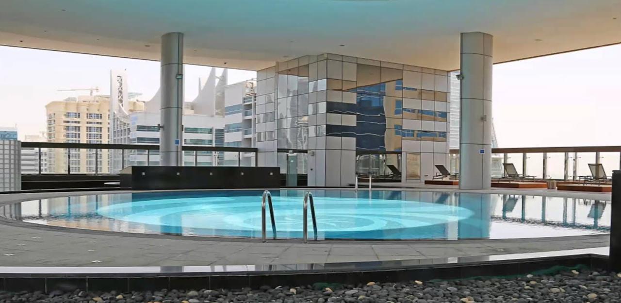 Madina Tower: Pool