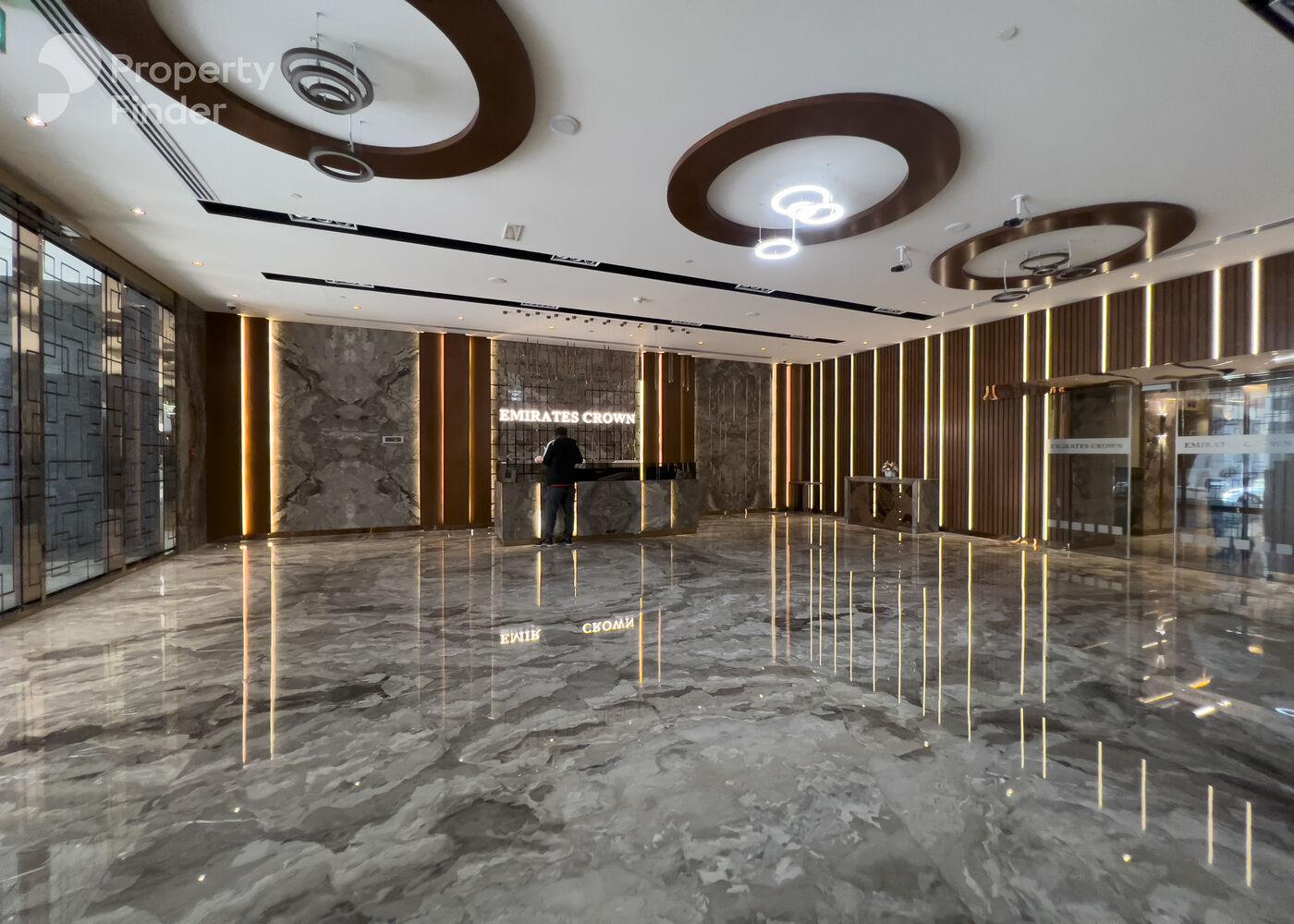 Emirates Crown: Lobby