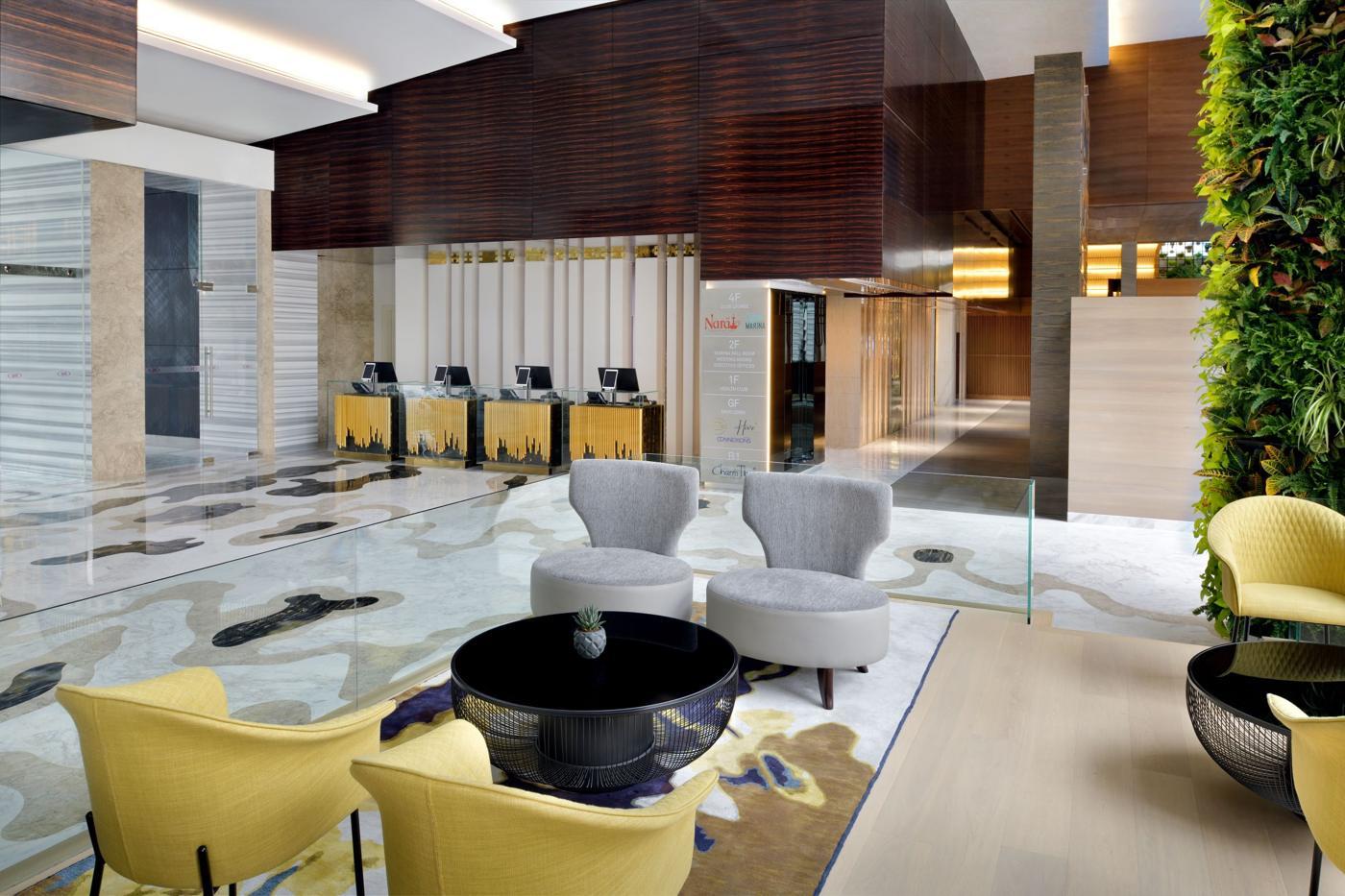 Marina Crown: Lobby