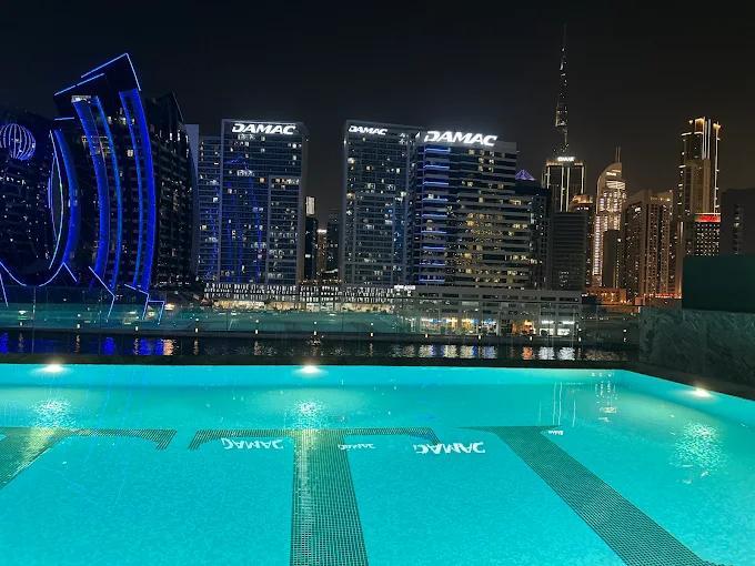 Binghatti Canal: Pool