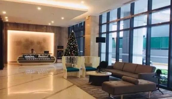Avenue: Lobby