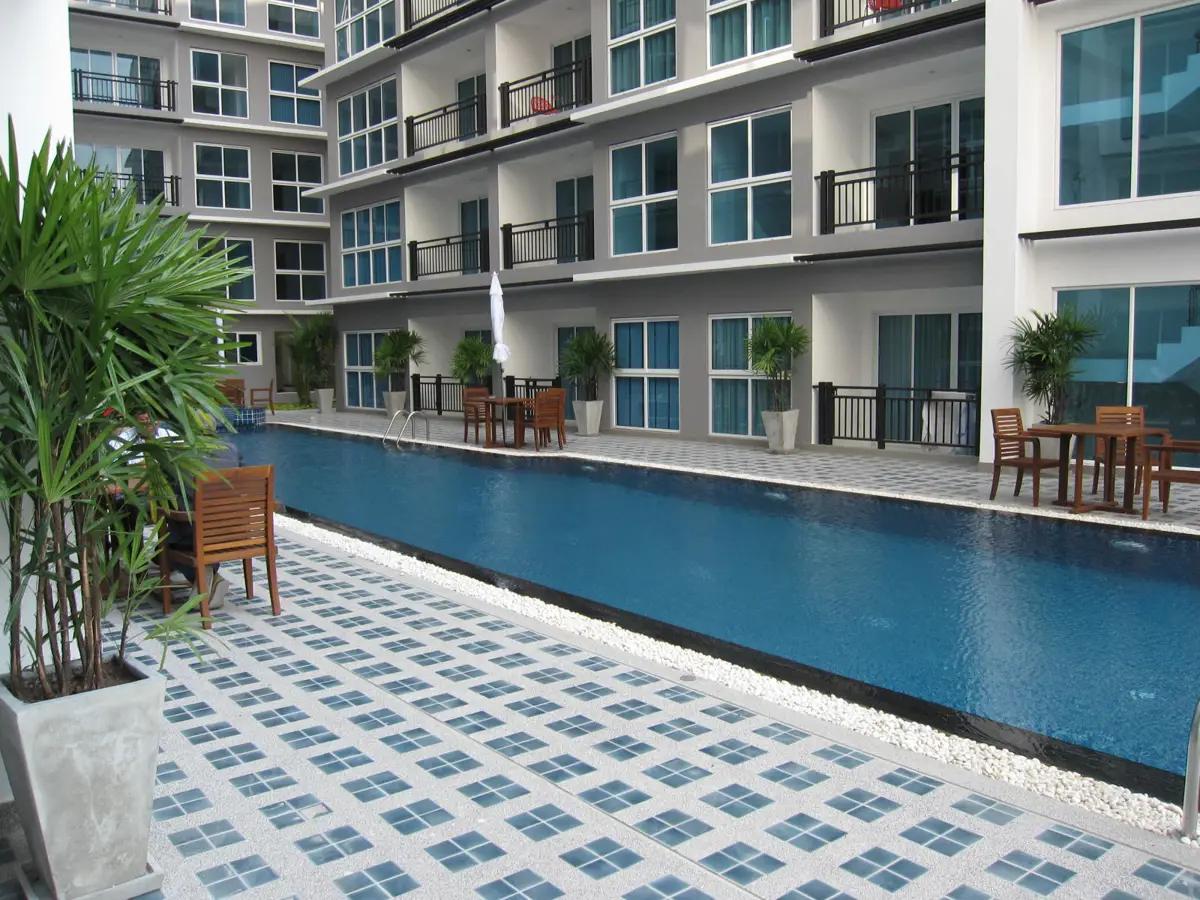 Avenue: Pool