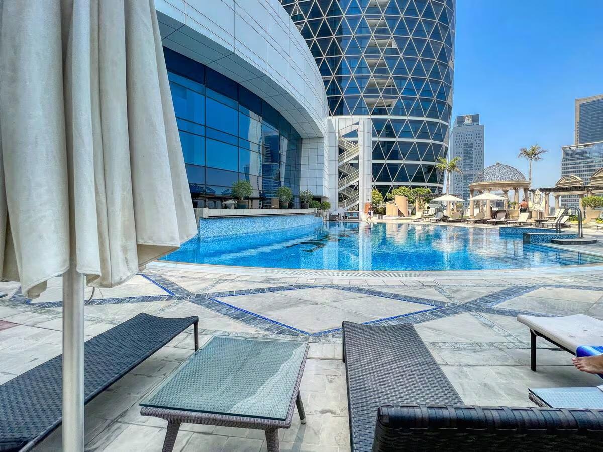 Skyline Residence Tower: Pool