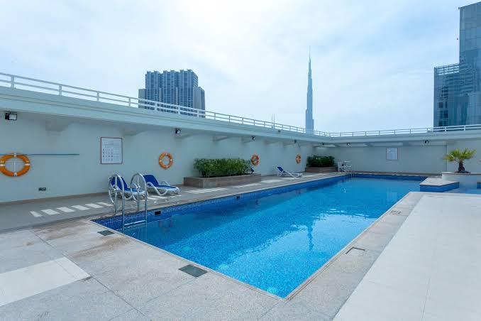 21St Century Tower: Pool