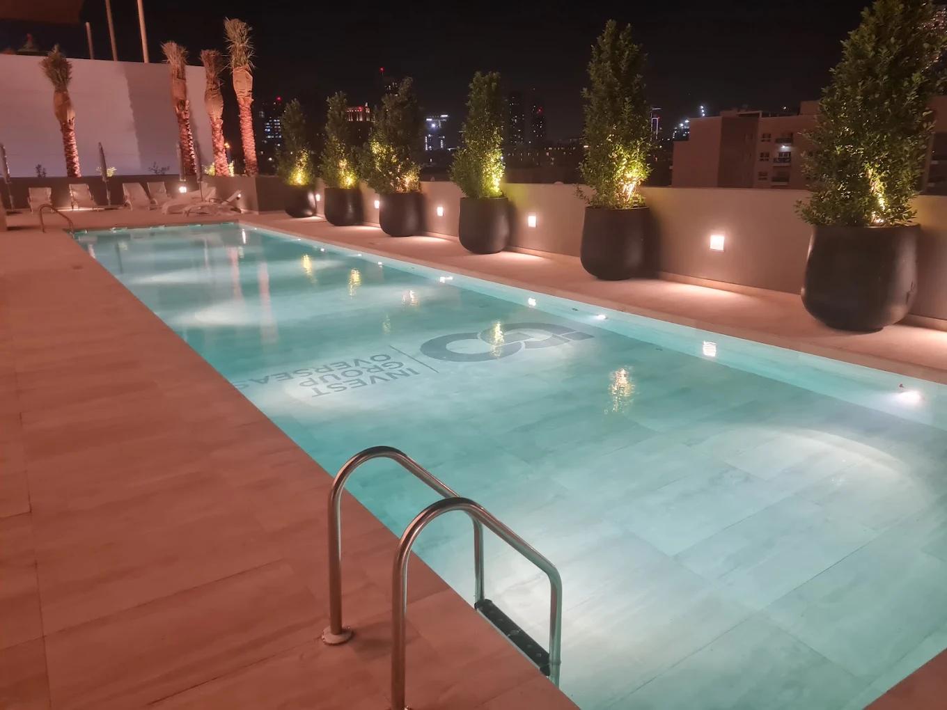 Catch Residences: Pool
