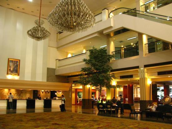 Twin Tower: Lobby