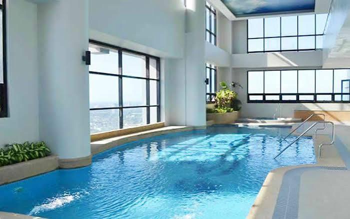 Twin Tower: Pool