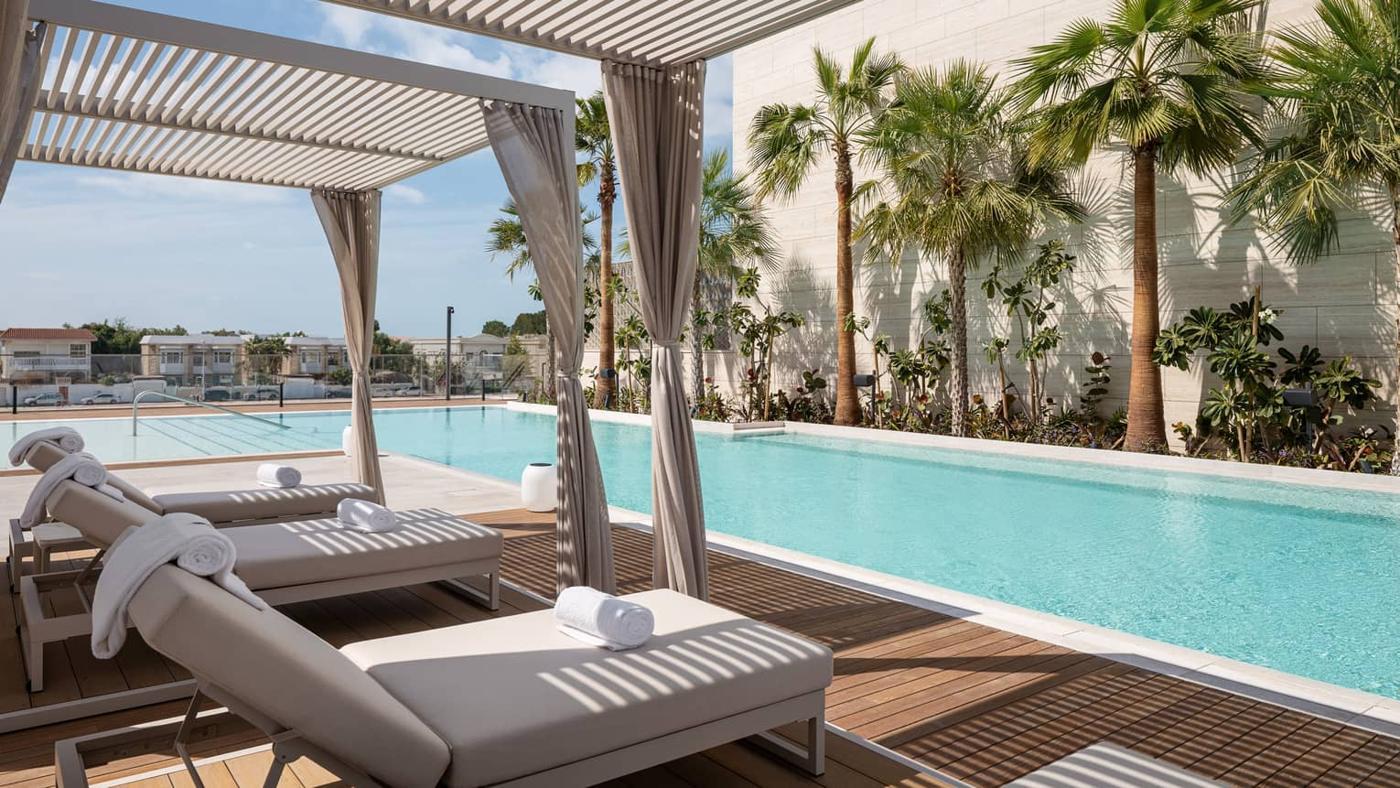 Townhouses by Four Seasons: Pool