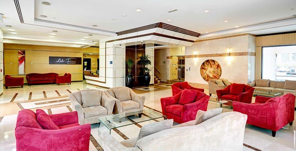 Lake Terrace: Lobby