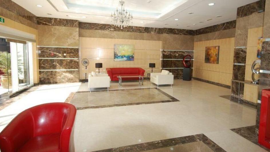 Lake City Tower: Lobby