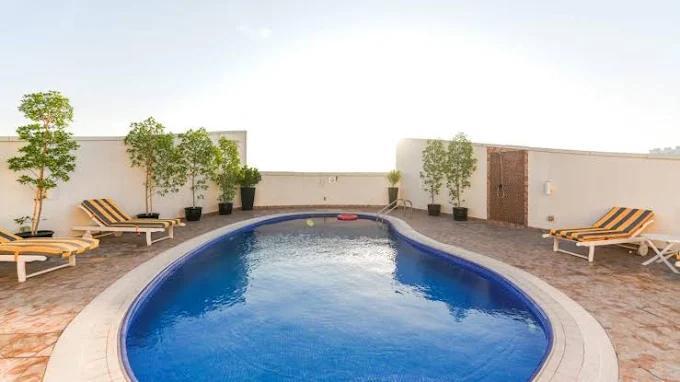 City Stay Residences: Pool