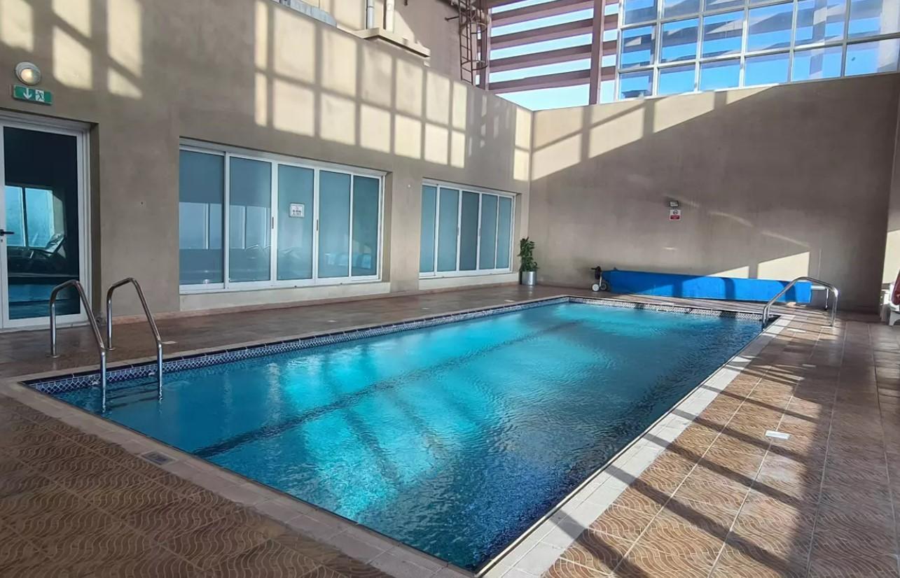 Lake Point Tower: Pool