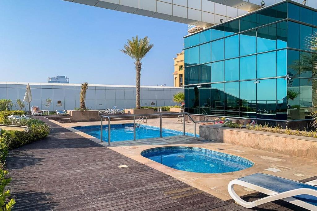Goldcrest Views: Pool