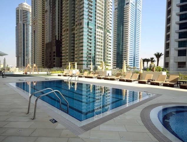 Princess Tower: Pool