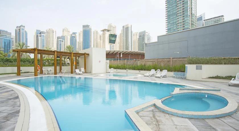 Yacht Bay Tower: Pool
