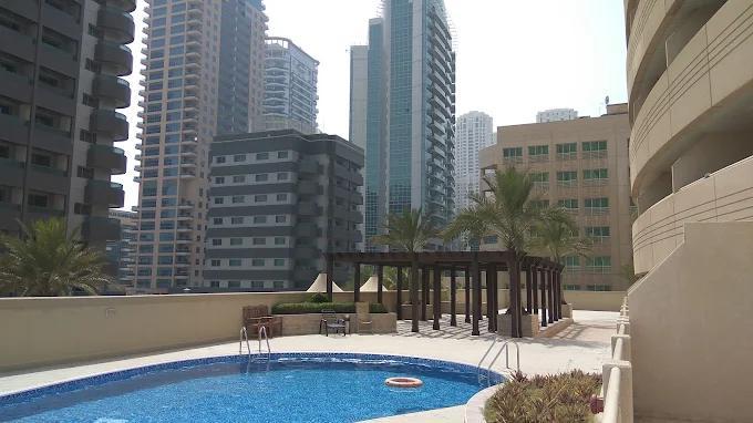 Dream Tower: Pool