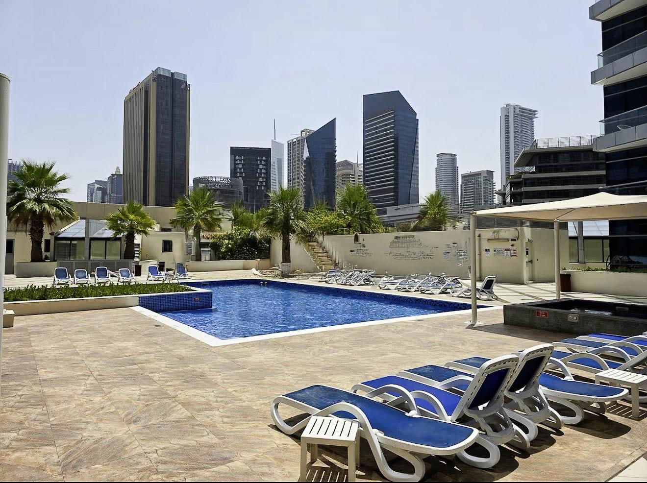 Marina Sail: Pool