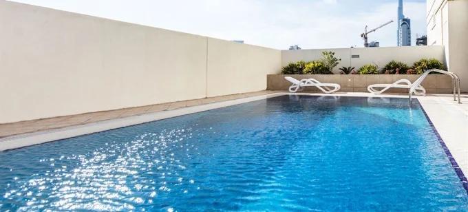 Belvedere: Pool