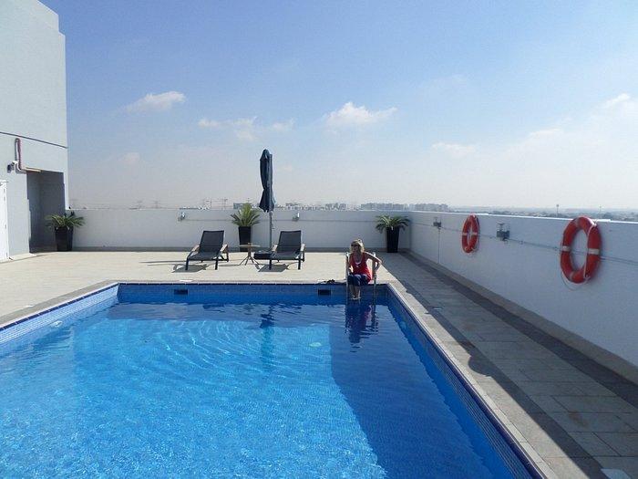 Fortune Tower: Pool