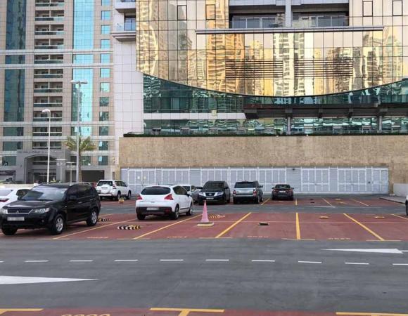 Global Lake View: Parking