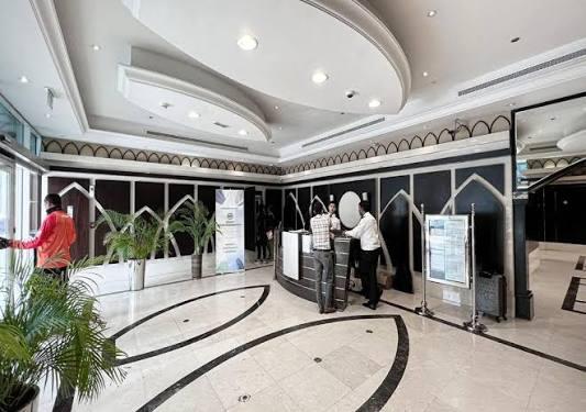 Dubai Arch Tower: Lobby