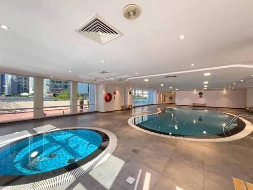 Dubai Arch Tower: Pool