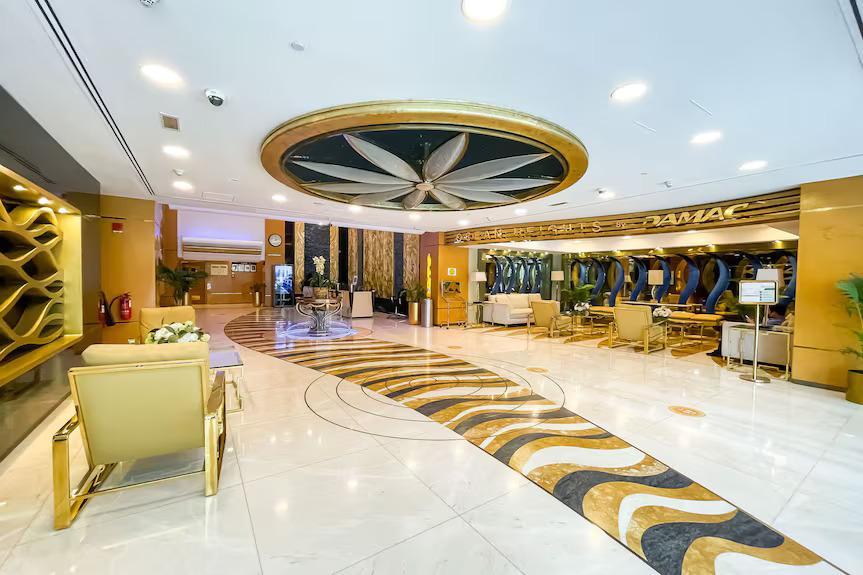 Ocean Heights: Lobby