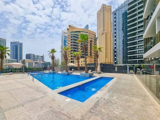 Marina Heights: Pool