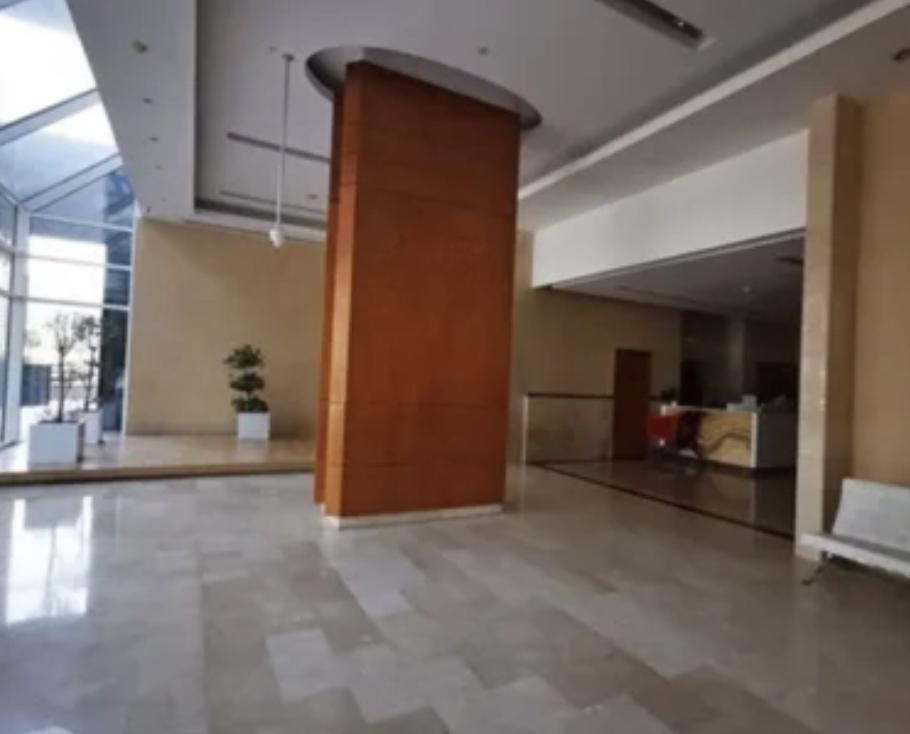 Madison Residency: Lobby