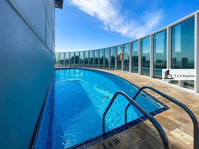 Madison Residency: Pool